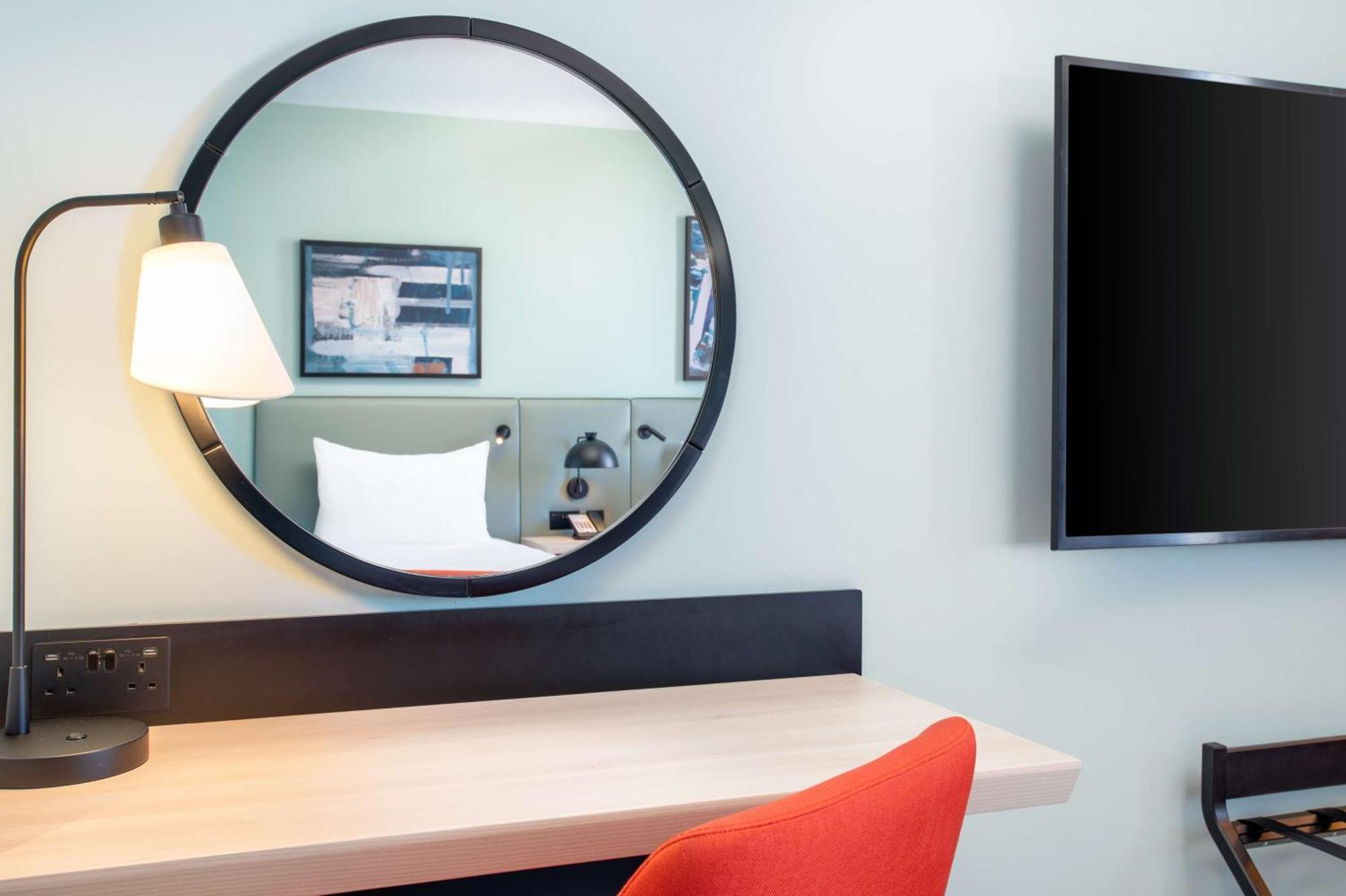 Hyatt Place City East 4*